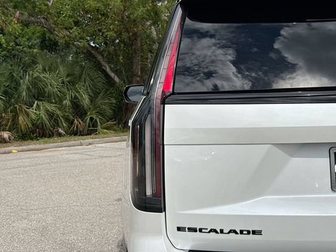 Used 2024 Cadillac Escalade Sport Platinum w/ LPO, ONYX Package AWD/4WD image 6