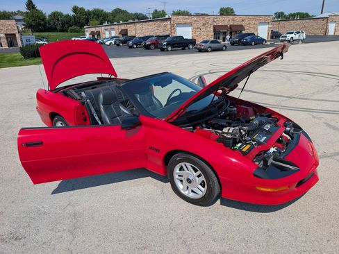 Used 1994 Chevrolet Camaro Z28 RWD image 2