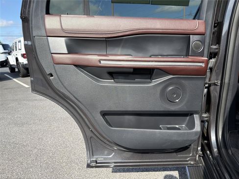 Used 2023 Ford Expedition Limited RWD image 22
