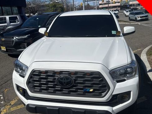 Used 2022 Toyota Tacoma TRD Off-Road w/ Technology Package image 1