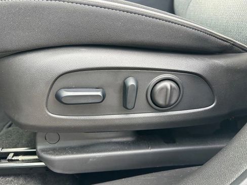 Used 2025 Chevrolet TrailBlazer LT w/ Convenience Package image 21