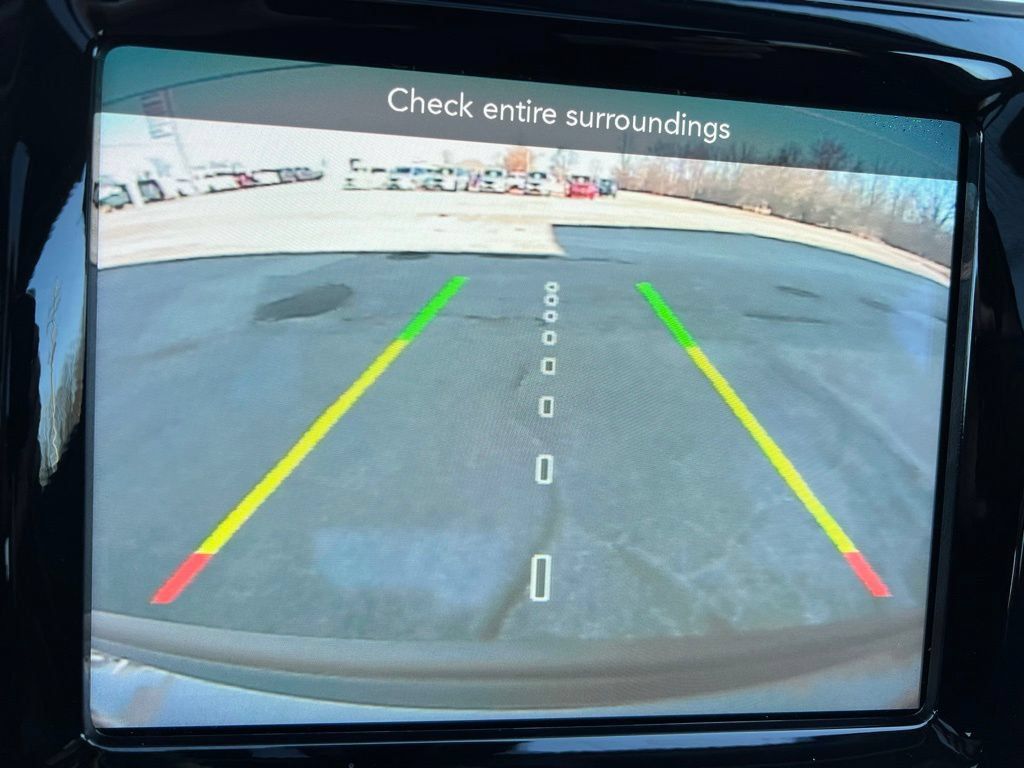 Used 2022 Jeep Cherokee Limited w/ Mopar Interior Package AWD/4WD image 39