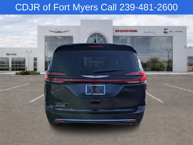 New 2026 Chrysler Pacifica Select FWD image 4