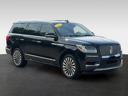 Used 2019 Lincoln Navigator Reserve AWD/4WD image 3