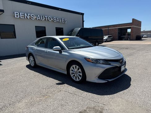 Used 2020 Toyota Camry LE image 4