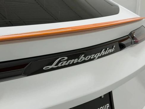 Used 2022 Lamborghini Urus AWD/4WD image 46