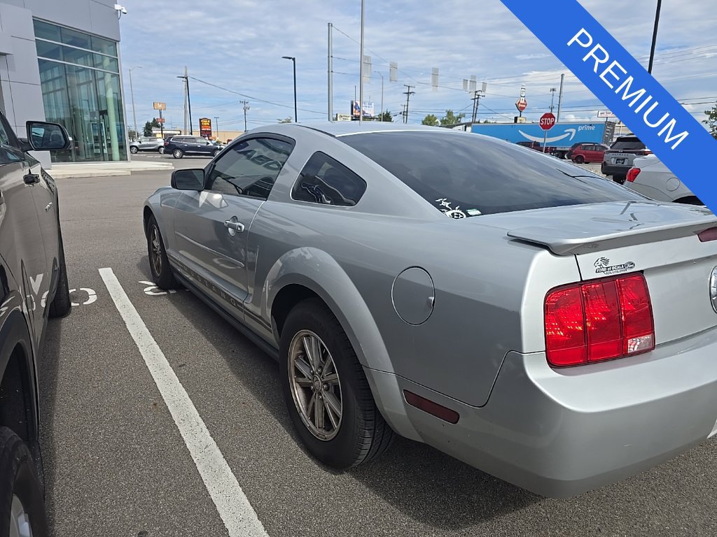 Used 2008 Ford Mustang Coupe RWD image 3