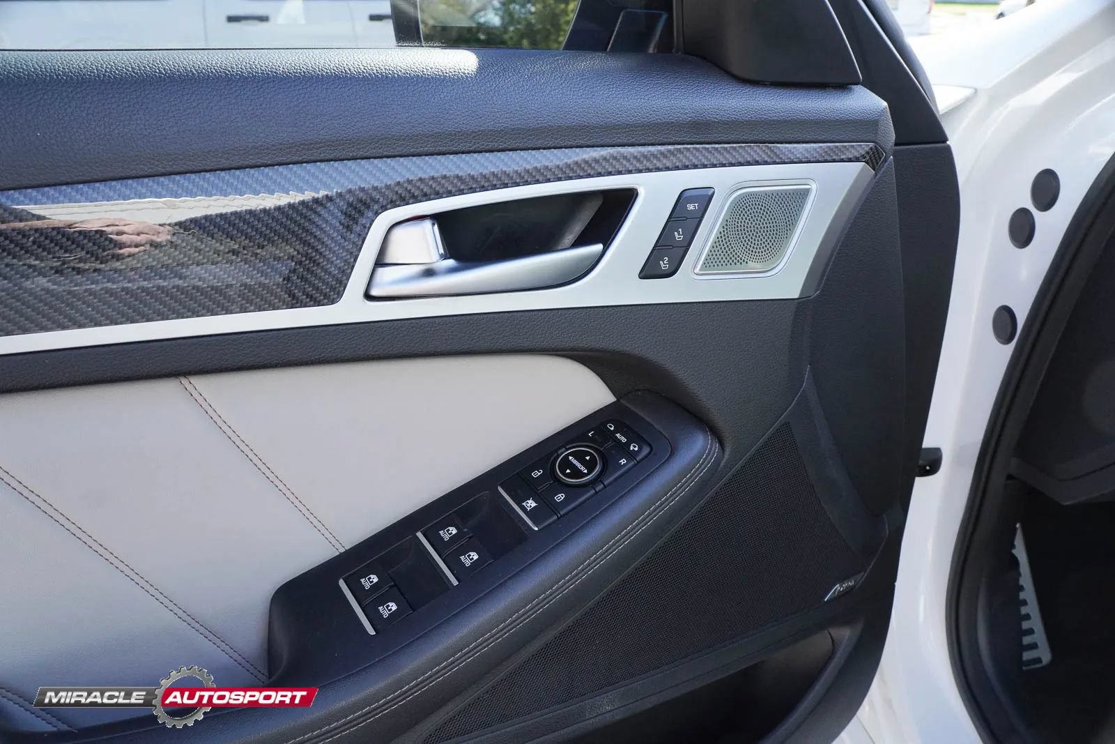 Used 2018 Genesis G80 3.3T Sport RWD image 16