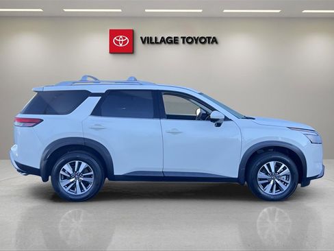 Used 2024 Nissan Pathfinder SL image 6
