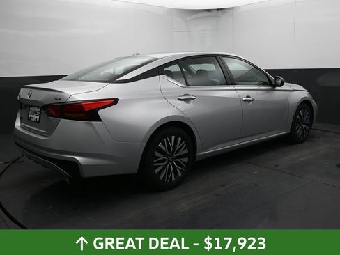 Used 2024 Nissan Altima 2.5 SV FWD image 15