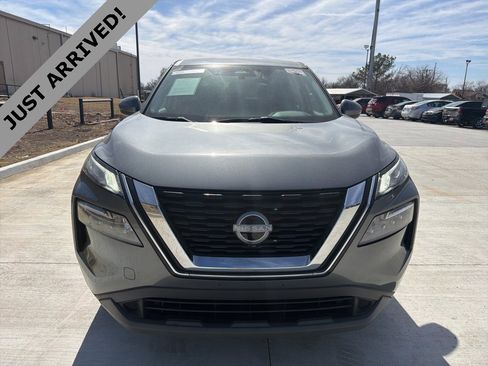 Certified 2022 Nissan Rogue SV image 2