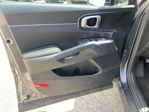 Used 2022 Kia Sorento S w/ Panoramic Sunroof Package FWD image 12