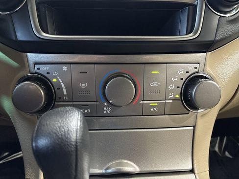 Used 2013 Toyota Highlander Plus image 17