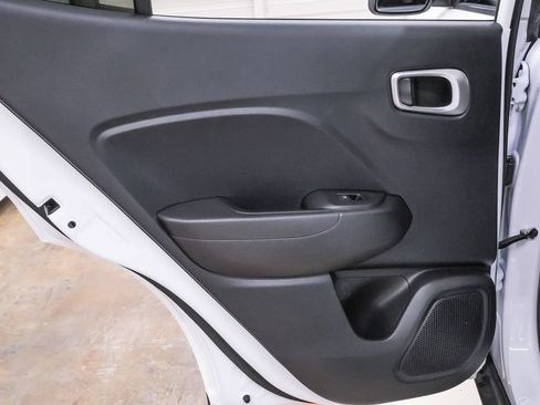 Certified 2024 Hyundai Venue SEL FWD image 27