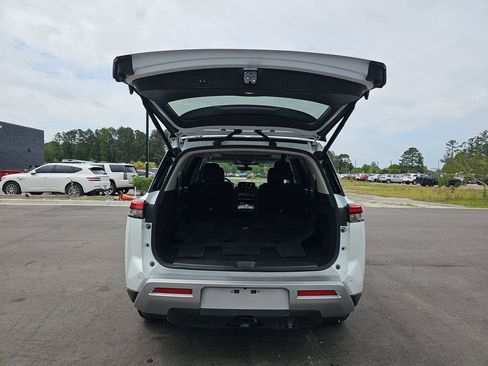 Used 2025 Nissan Pathfinder SL w/ SL Premium Package AWD/4WD image 18