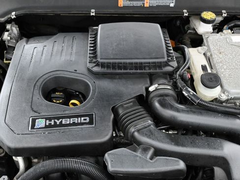 Used 2020 Ford Fusion SE image 40