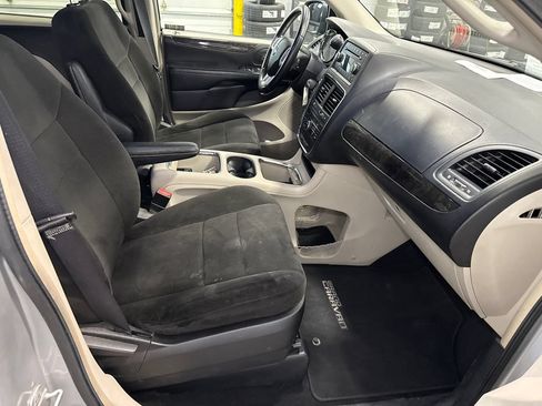 Used 2012 Dodge Grand Caravan Crew FWD image 12