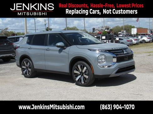 New 2026 Mitsubishi Outlander SE image 1