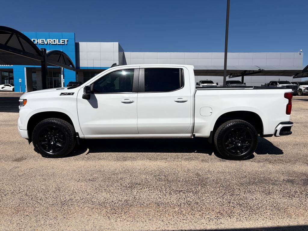 Used 2024 Chevrolet Silverado 1500 RST w/ Z71 Off-Road Package AWD/4WD image 8