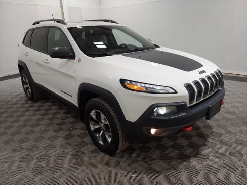 Used 2017 Jeep Cherokee Trailhawk AWD/4WD image 4