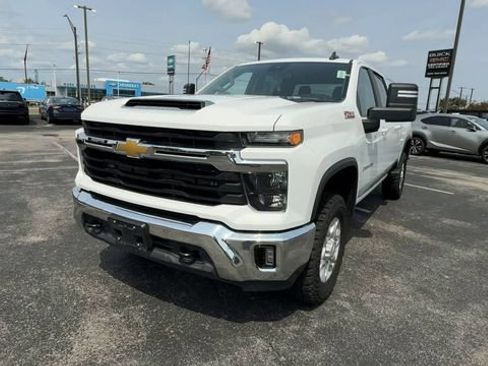 Used 2025 Chevrolet Silverado 2500 LT AWD/4WD image 4