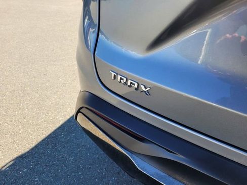 Used 2024 Chevrolet Trax ACTIV w/ Sunroof Package image 6