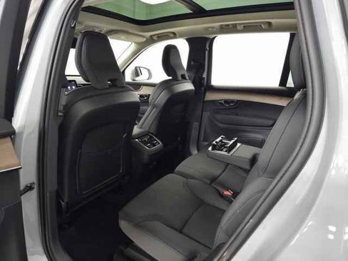Certified 2025 Volvo XC90 B6 Plus image 33