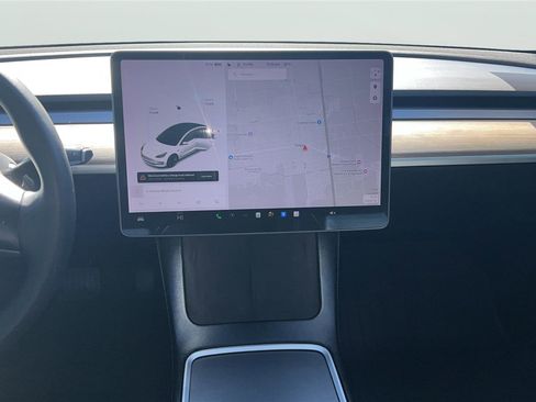 Used 2021 Tesla Model 3 Standard Range Plus image 10