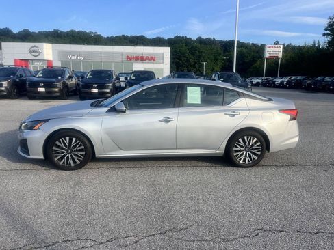 Used 2023 Nissan Altima 2.5 SV FWD image 2