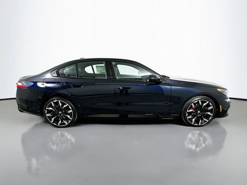 New 2026 BMW 550e xDrive image 4