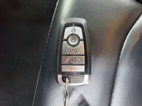 Used 2019 Ford Explorer XLT w/ Equipment Group 202A AWD/4WD image 29