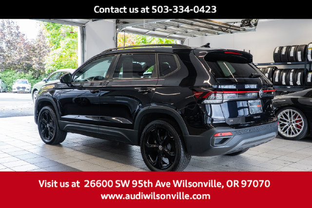 Used 2025 Volkswagen Taos SE AWD/4WD image 4