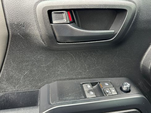 Used 2022 Toyota Tacoma SR image 11