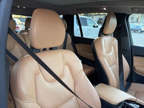 Used 2016 Volvo XC90 T6 Momentum image 16