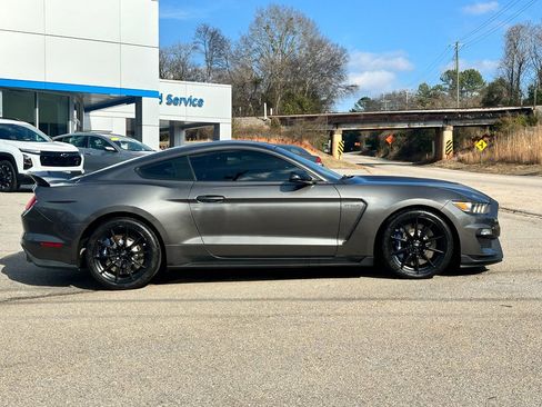 Used 2017 Ford Mustang Shelby GT350 image 2