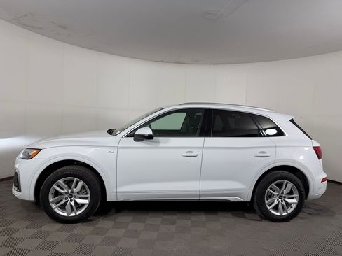 Used 2023 Audi Q5 2.0T Premium w/ Convenience Package AWD/4WD image 2