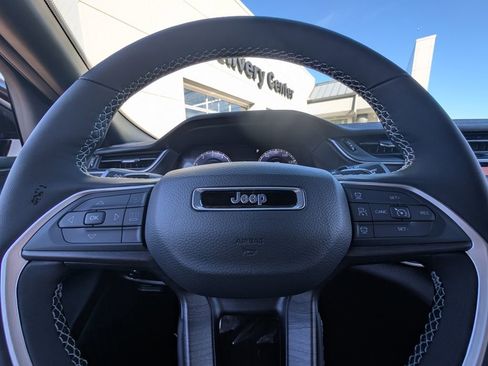 New 2025 Jeep Grand Cherokee Limited image 18