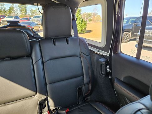 Used 2023 Jeep Wrangler Unlimited Rubicon image 28