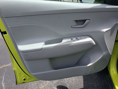 Used 2024 Hyundai Kona SEL w/ Convenience Package image 8