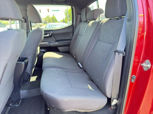Used 2017 Toyota Tacoma TRD Sport w/ Tow Package AWD/4WD image 16