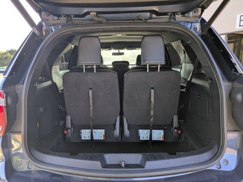 Used 2017 Ford Explorer XLT w/ Equipment Group 202A FWD image 6