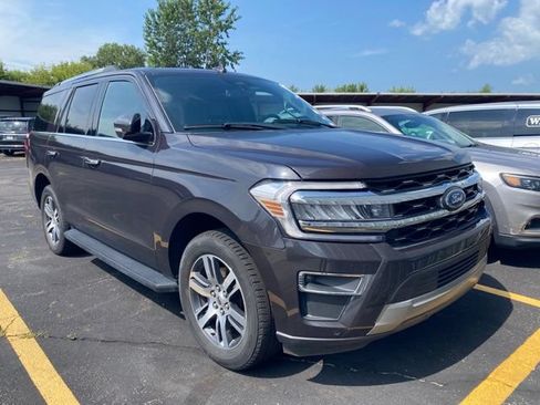 Used 2024 Ford Expedition Limited AWD/4WD image 2