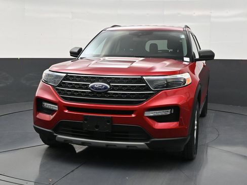 Used 2023 Ford Explorer XLT w/ Equipment Group 202A RWD image 8