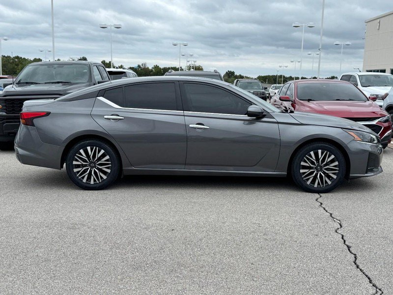 Used 2024 Nissan Altima 2.5 SV w/ SV Premium Package FWD image 2