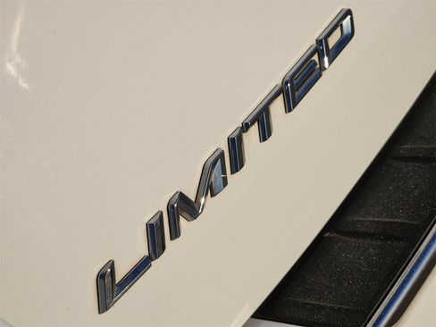 Used 2021 Ford Explorer Limited w/ Equipment Group 301A image 19