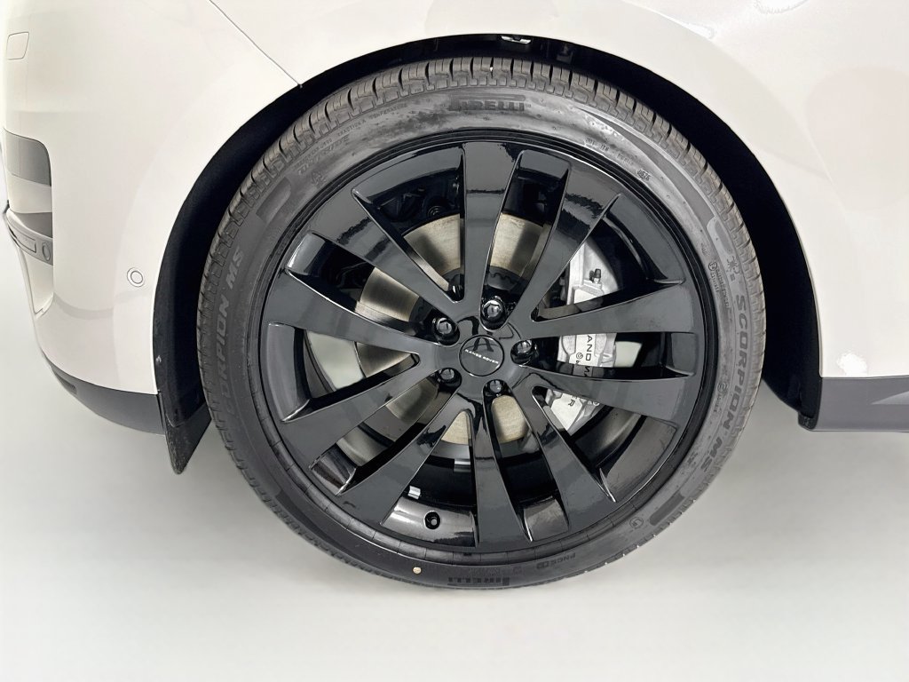 Used 2026 Land Rover Range Rover Sport SE AWD/4WD image 32