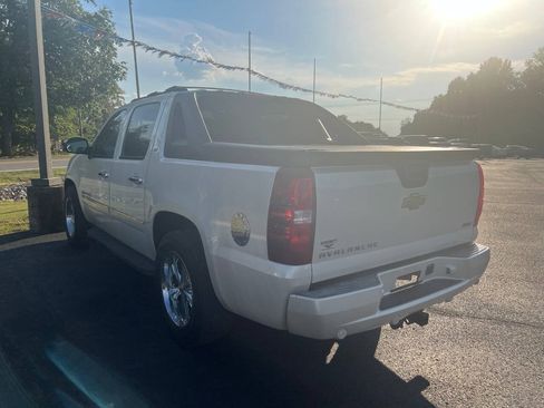 Used 2011 Chevrolet Avalanche LTZ RWD image 6