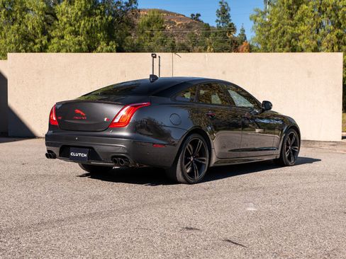 Used 2017 Jaguar XJ R RWD image 5