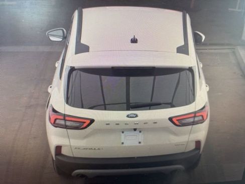 Used 2023 Ford Escape Platinum image 14