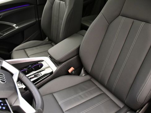 Used 2025 Audi Q5 Premium w/ Convenience Package image 38